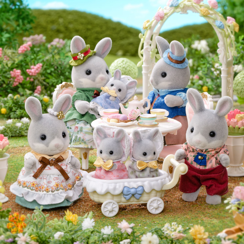 Sylvanian Families Cottontail Rabbit Family Celebration Set - Image 4